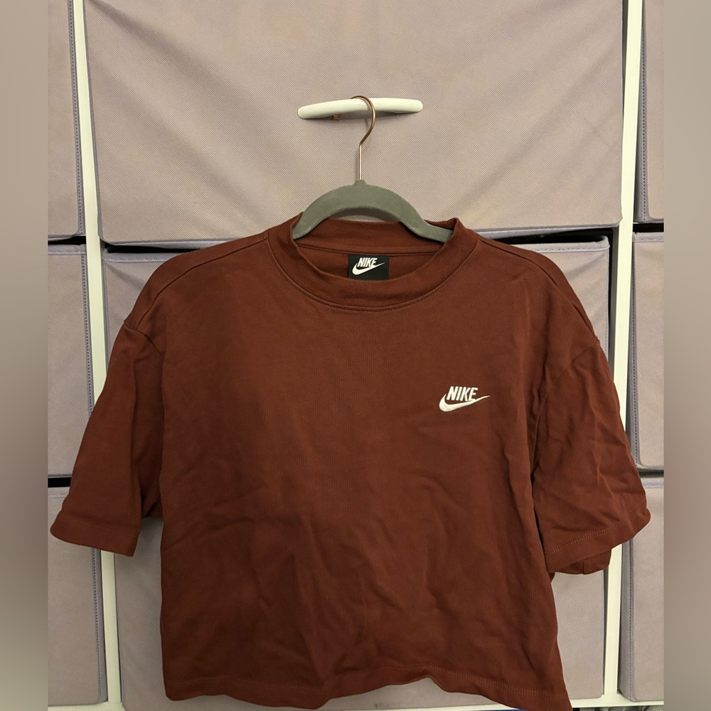 Nike Women’s Boxy Cropped T-Shirt With Logo